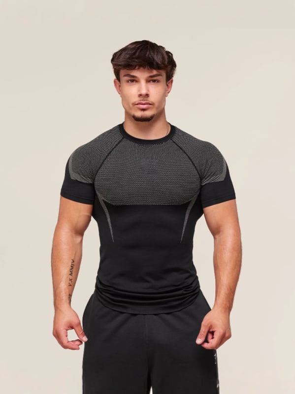 Férfi edzőpóló lazán szabott, poliészter, kerek nyakú, rövid ujjú, légáteresztő