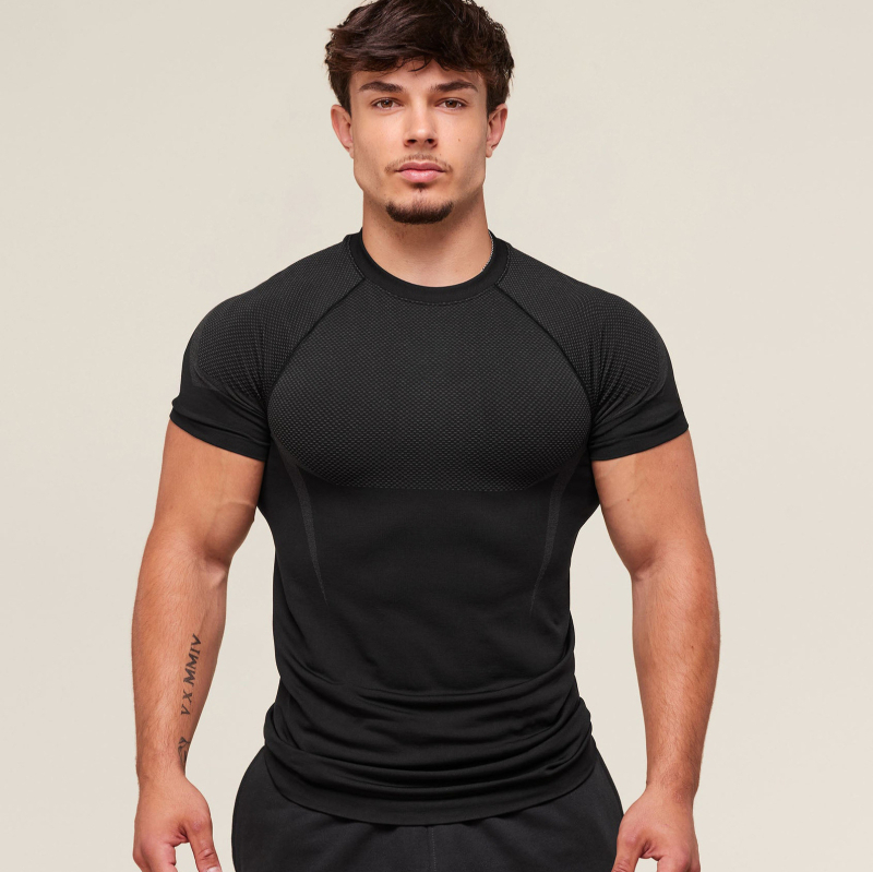 Férfi edzőpóló lazán szabott, poliészter, kerek nyakú, rövid ujjú, légáteresztő