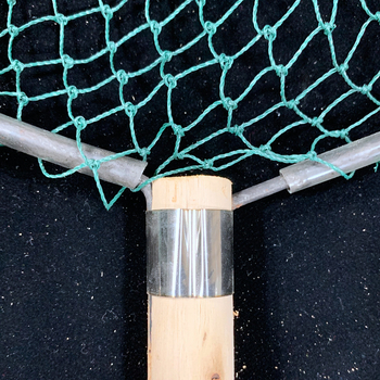 Fa fogantyújú horgász háló vasgyűrűvel, hatszálas dróthálóból