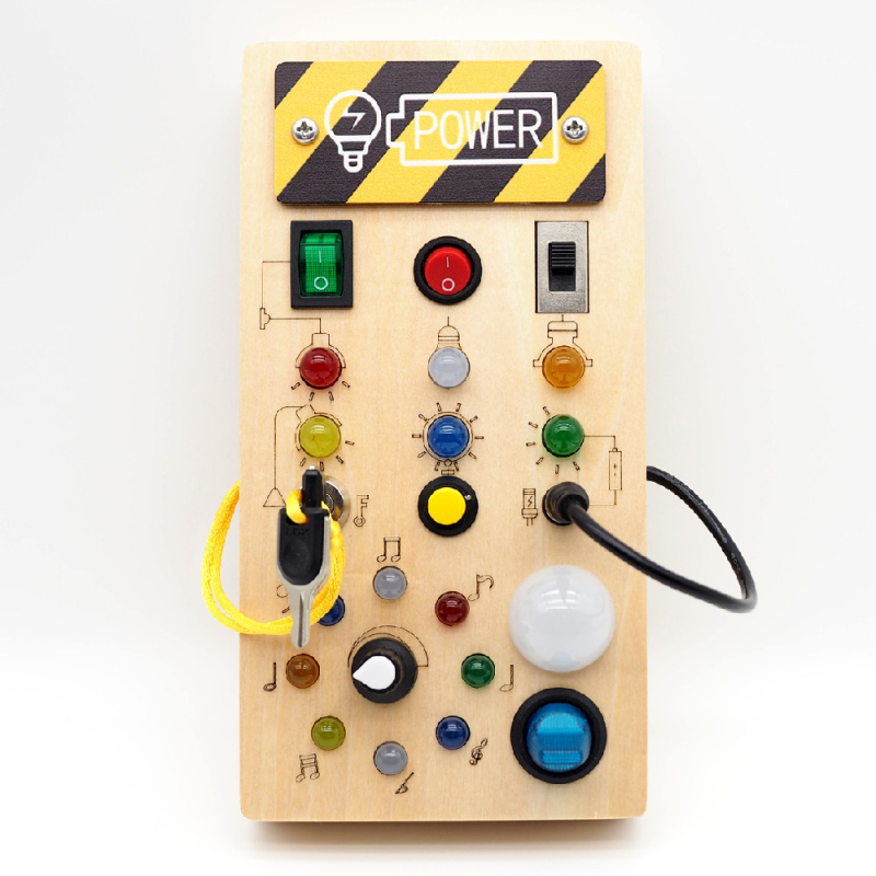 Fából készült foglalkoztató tábla a korai neveléshez LED világítással, aljzatokkal és kapcsolókkal — Elemmel működő interaktív játék 4–6 éveseknek