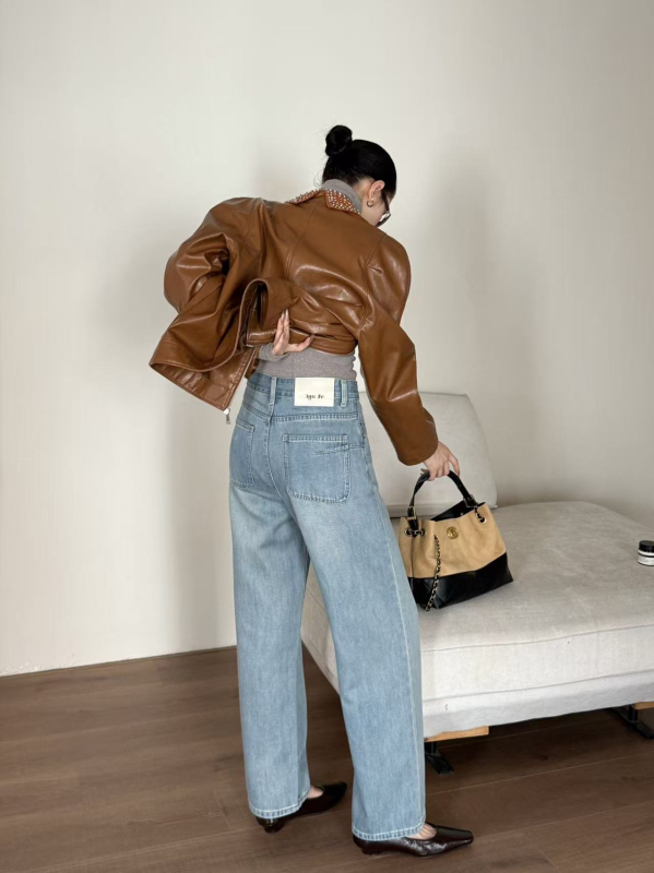 Ženske traperice od pamuka - visoki struk, straight kroj, mikroelastične, 70-80% pamuk