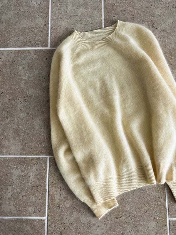 Aunt Luxi γυναικείος πουλόβερ από μαλλί-κάσμιρ με κουκούλα, στρογγυλός λαιμός, φαρδιά γραμμή, μακριά μανίκια, χειμώνας 2025