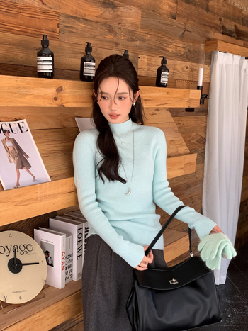 Πλεκτό πουλόβερ μαλλιού με μισο-υψηλό γιακά, μακριά μανίκια, παχιά ύφανση