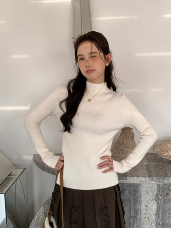 Πλεκτό πουλόβερ μαλλιού με μισο-υψηλό γιακά, μακριά μανίκια, παχιά ύφανση