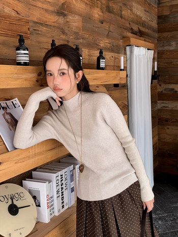 Πλεκτό πουλόβερ μαλλιού με μισο-υψηλό γιακά, μακριά μανίκια, παχιά ύφανση