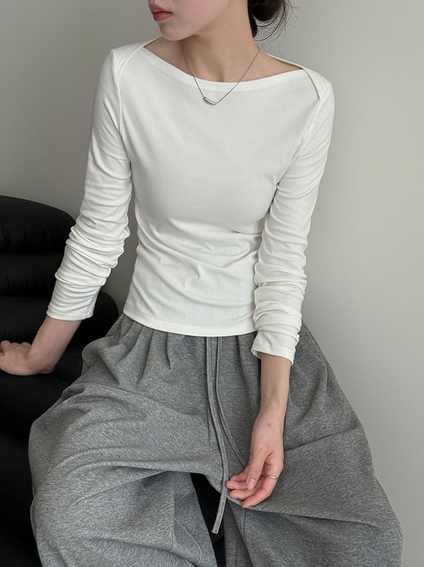 Дамски Т-шърт с лодковидно деколте, дълги ръкави, едноцветен; памук-еластан смес (памук 90–95%, еластан под 30%), свободна кройка, обикновена дължина, ретро стил