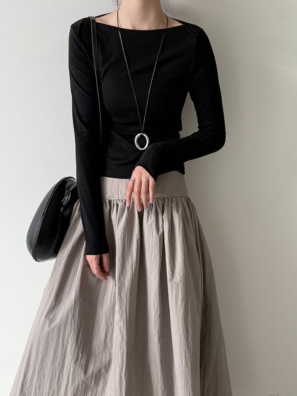 Дамски Т-шърт с лодковидно деколте, дълги ръкави, едноцветен; памук-еластан смес (памук 90–95%, еластан под 30%), свободна кройка, обикновена дължина, ретро стил