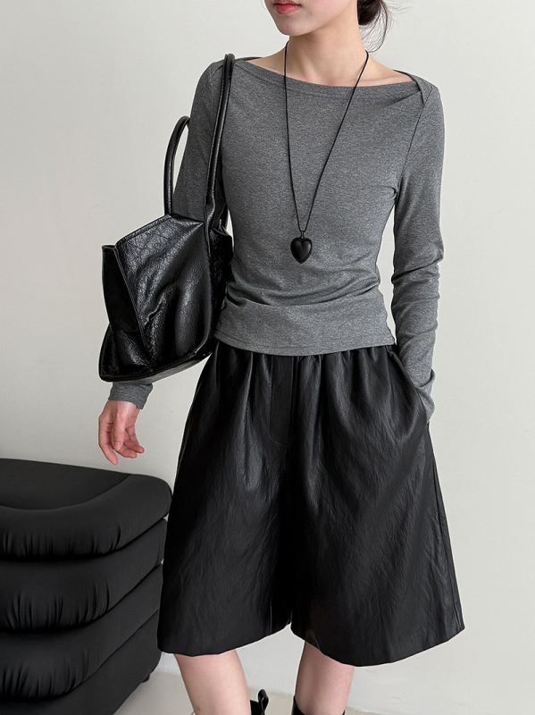 Дамски Т-шърт с лодковидно деколте, дълги ръкави, едноцветен; памук-еластан смес (памук 90–95%, еластан под 30%), свободна кройка, обикновена дължина, ретро стил