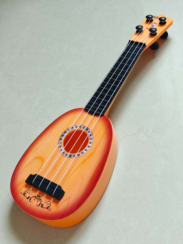 Mali plastični ukulele igračica za djecu 4–6 godina, interaktivna igračka s šarenim pakiranjem