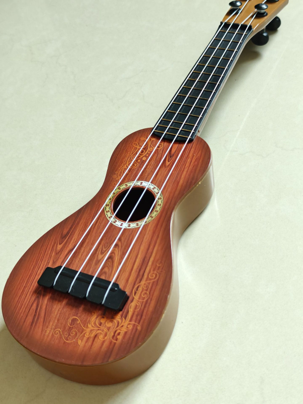 Mali plastični ukulele igračica za djecu 4–6 godina, interaktivna igračka s šarenim pakiranjem