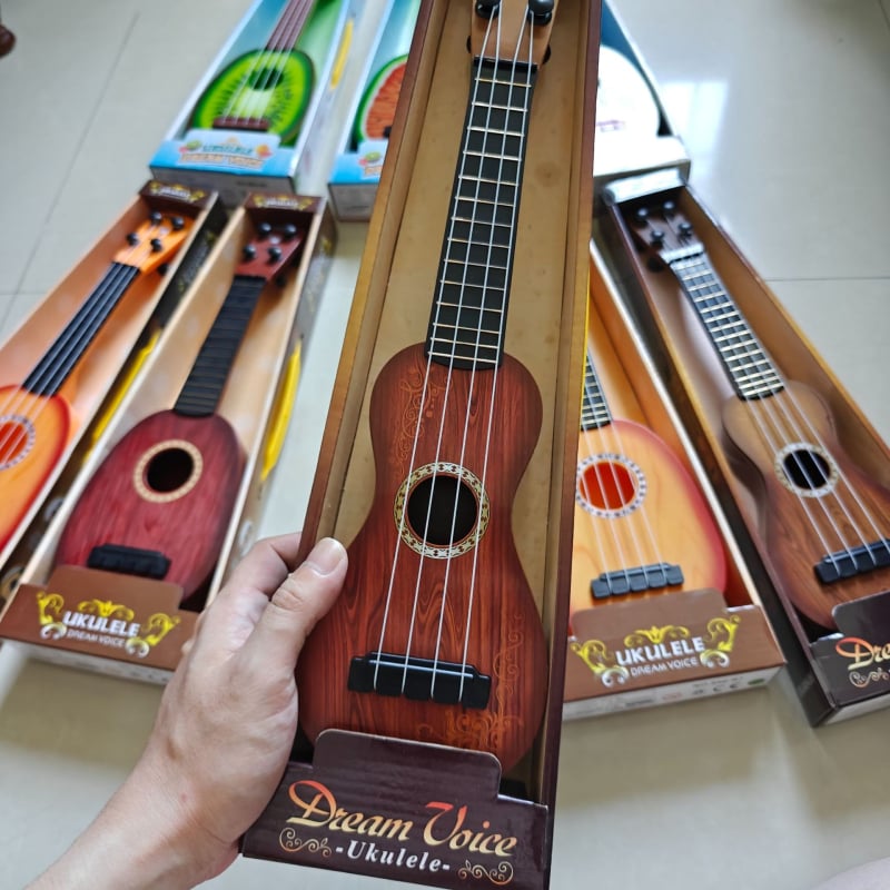 Mali plastični ukulele igračica za djecu 4–6 godina, interaktivna igračka s šarenim pakiranjem