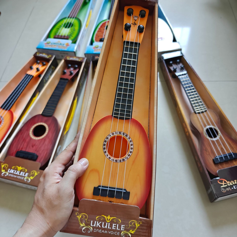 Mali plastični ukulele igračica za djecu 4–6 godina, interaktivna igračka s šarenim pakiranjem