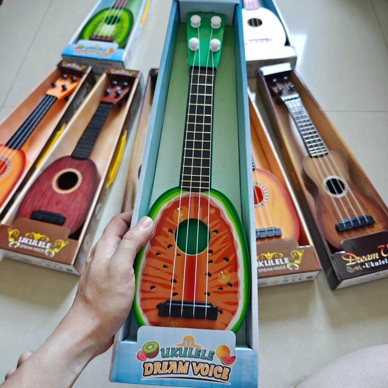 Mali plastični ukulele igračica za djecu 4–6 godina, interaktivna igračka s šarenim pakiranjem