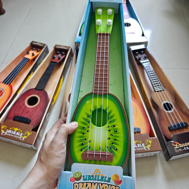 Mali plastični ukulele igračica za djecu 4–6 godina, interaktivna igračka s šarenim pakiranjem