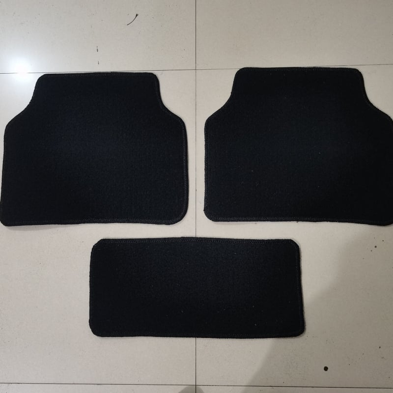 Универсални подложки за автомобил за петместен модел, петчастен комплект; материал: вълна; дебелина: 20 мм; тегло: 10 кг; съвместим с Audi A6L