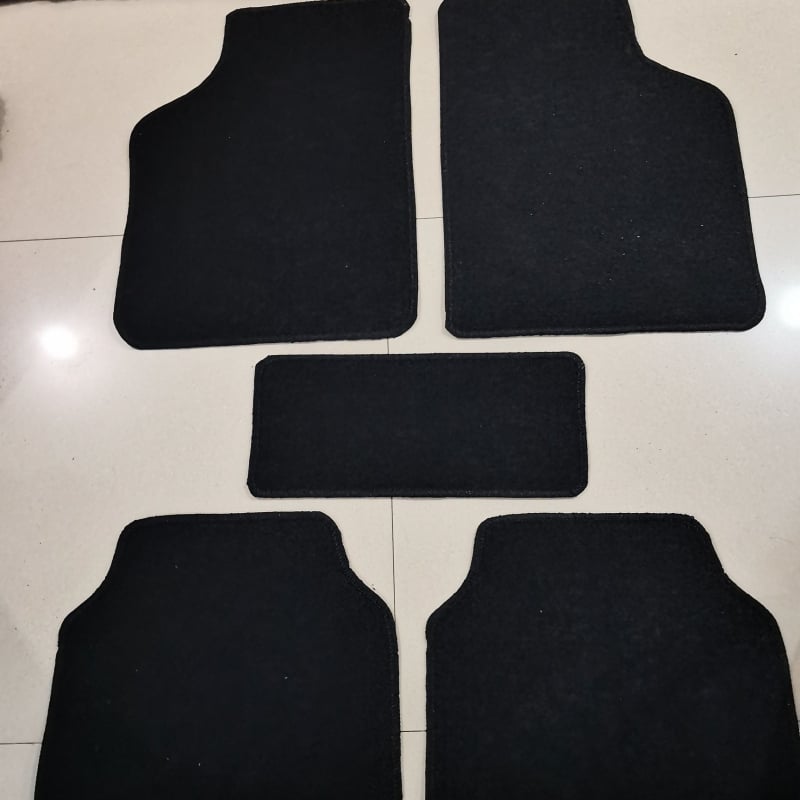 Универсални подложки за автомобил за петместен модел, петчастен комплект; материал: вълна; дебелина: 20 мм; тегло: 10 кг; съвместим с Audi A6L