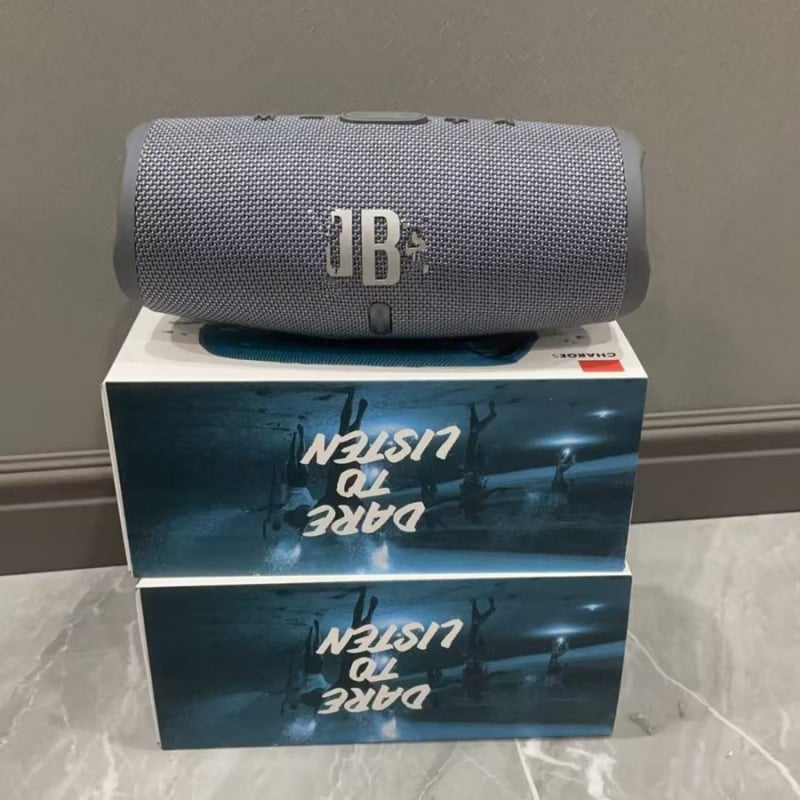 Charge5 преносим Bluetooth говорител, 8W изход, честотен диапазон 60 Hz–15 kHz, IPX3 водоустойчив, обхват 10 m, вградена батерия 1200–2000 mAh