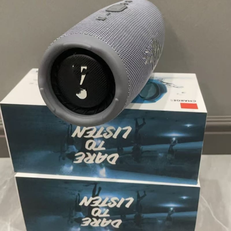 Charge5 преносим Bluetooth говорител, 8W изход, честотен диапазон 60 Hz–15 kHz, IPX3 водоустойчив, обхват 10 m, вградена батерия 1200–2000 mAh