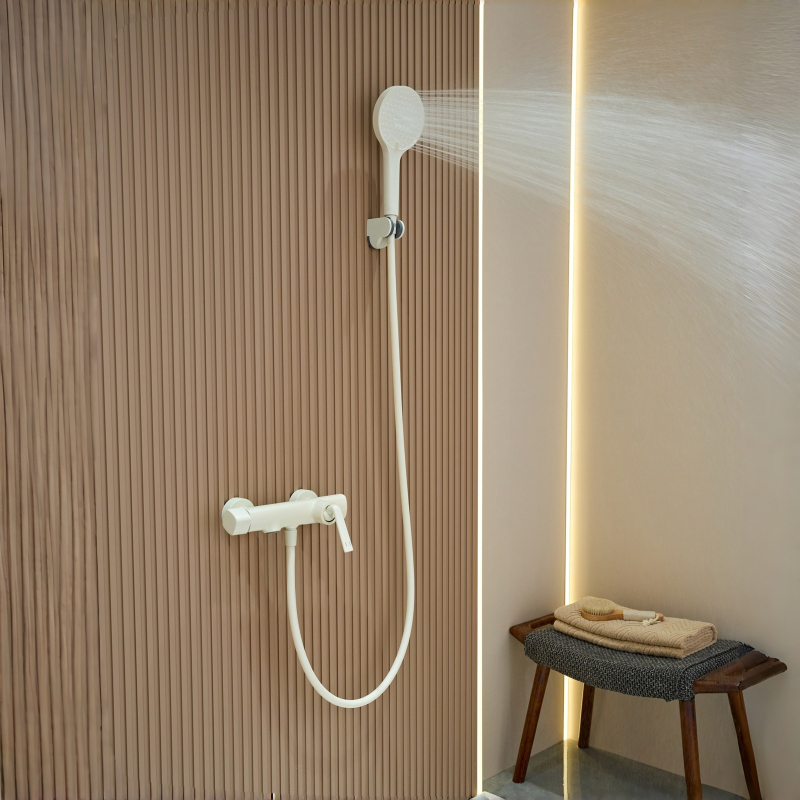 Σετ ντους από ορείχαλκο για τοίχο, με κεραμικό δίσκο βαλβίδας, παγκόσμιο έδρα βαλβίδας και λειτουργία με κλειδί