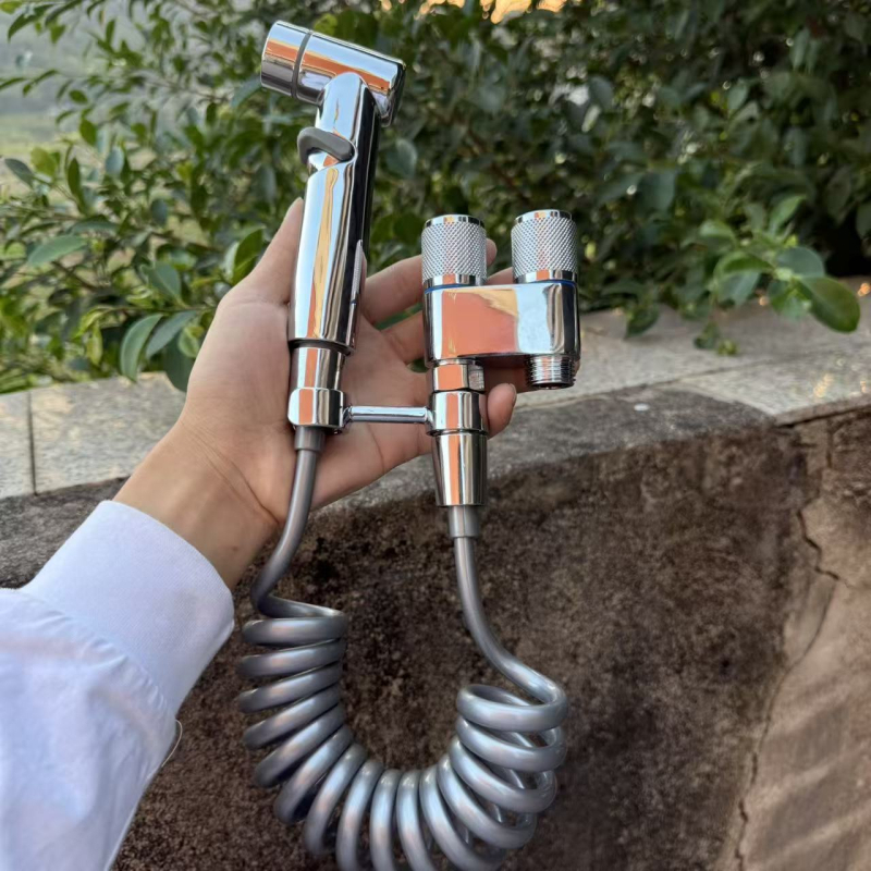 Set spreja za bidet za WC, s jednim ulazom i dva izlaza, od nehrđajućeg čelika 304, zidna montaža, kutni ventil, moderni minimalistički dizajn