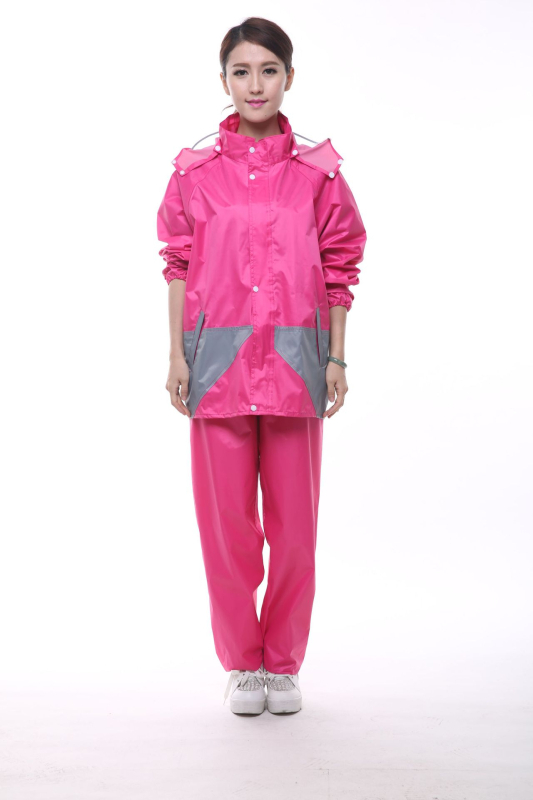 Motorkerékpáros esőponcho - Stílus: Felosztott poncsó; Szövet: Oxford anyag; Vízálló réteg: PVC ragasztó; Alkalmas felnőtteknek; Testreszabás: Igen