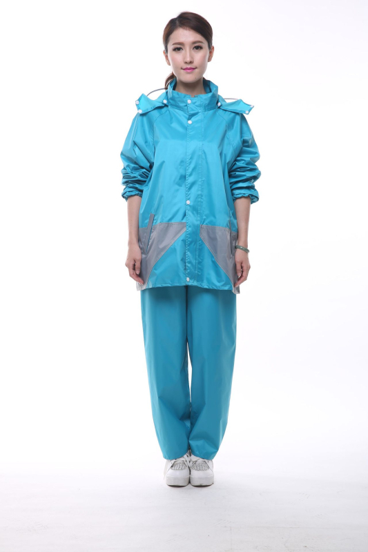 Motorkerékpáros esőponcho - Stílus: Felosztott poncsó; Szövet: Oxford anyag; Vízálló réteg: PVC ragasztó; Alkalmas felnőtteknek; Testreszabás: Igen