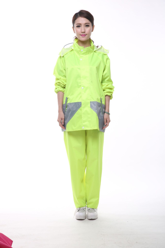 Motorkerékpáros esőponcho - Stílus: Felosztott poncsó; Szövet: Oxford anyag; Vízálló réteg: PVC ragasztó; Alkalmas felnőtteknek; Testreszabás: Igen