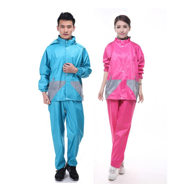 Motorkerékpáros esőponcho - Stílus: Felosztott poncsó; Szövet: Oxford anyag; Vízálló réteg: PVC ragasztó; Alkalmas felnőtteknek; Testreszabás: Igen