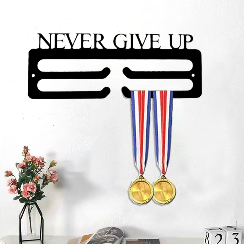 Metalni zidni stalak za medalje s više kuka, skandinavski stil