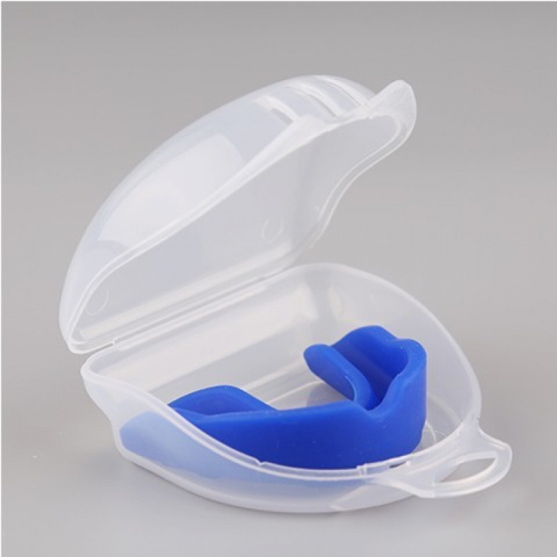 Szájvédő a bokszhoz és harcművészetekhez — valódi bőr, függő kivitel, alkalmas más labdajátékokhoz.