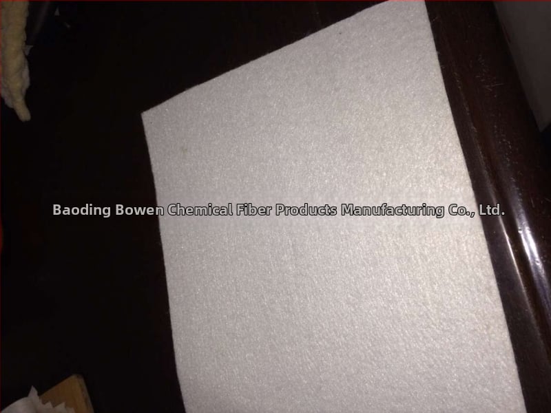 Βάση τεχνητής δέρματος για επένδυση ενδυμάτων και γιακά, 100% πολυεστέρας, πλάτος 2 μ., 300 g/m2, μη υφαντό ύφασμα με βελόνα