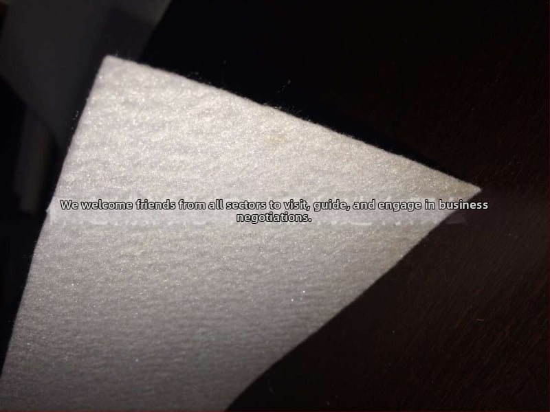 Βάση τεχνητής δέρματος για επένδυση ενδυμάτων και γιακά, 100% πολυεστέρας, πλάτος 2 μ., 300 g/m2, μη υφαντό ύφασμα με βελόνα