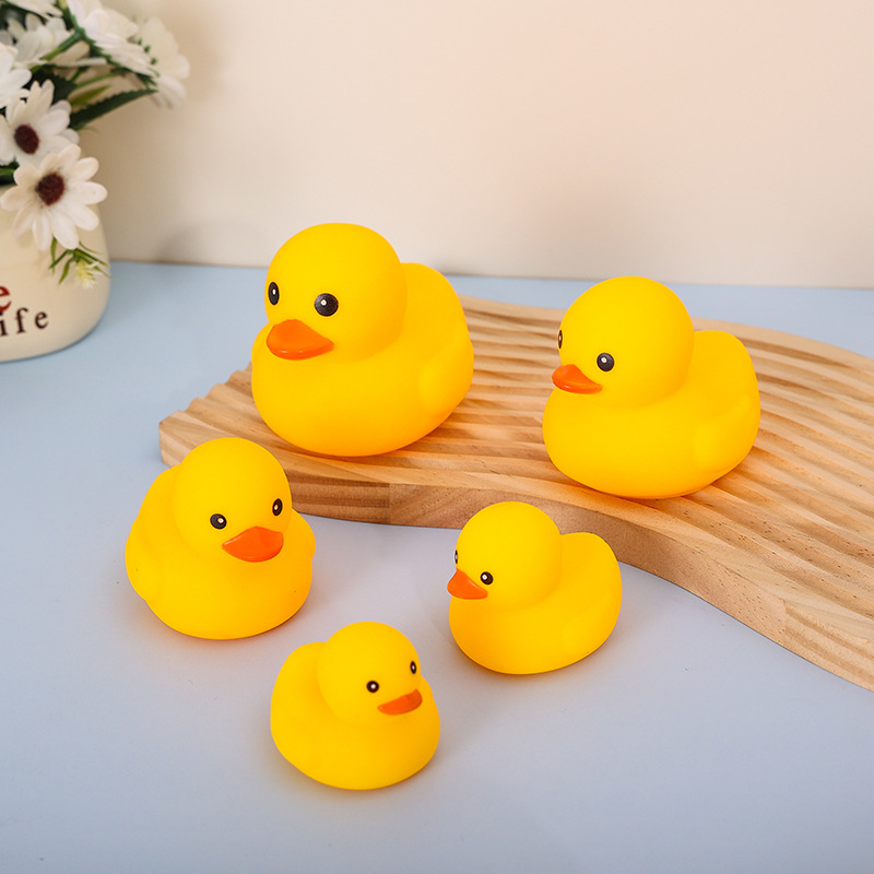 Παιχνίδι νερού από βινύλιο σε σχήμα πάπι – λειτουργία τσίμπημα και φωνής, υλικό βινύλιο, κατάλληλο για 4–6 ετών