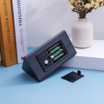 Ξύλινο επιτραπέζιο ρολόι με LED αριθμητική οθόνη για ώρα, θερμοκρασία και υγρασία; ηλεκτρονική κίνηση; εξωτερική παροχή ρεύματος.