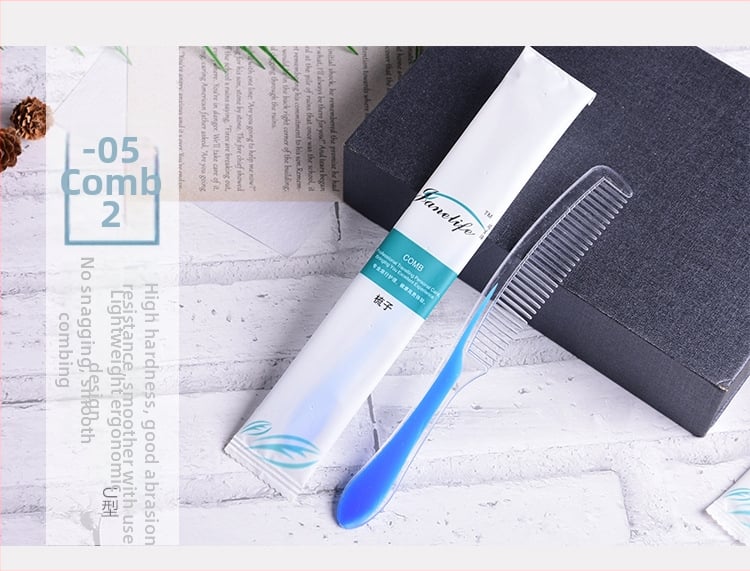 одноразов шестчленен комплект за четки за зъби и тоалетни принадлежности, пластмасов материал (PE), печатано лого, възможност за персонализация, срок на годност 36 месеца