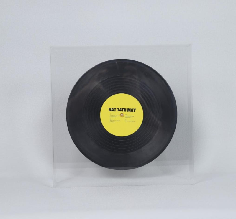 Zidna dekoracija od vinilnog ploče – akrilna konstrukcija, moderni minimalistički stil, kategorija: glazbena kutija, materijal: plast, smola