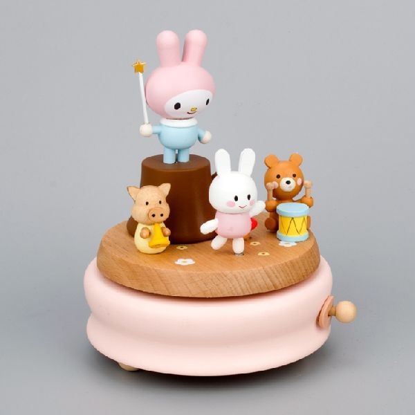 Ξύλινο κουτί μουσικής με μηχανισμό επαναφοράς — χειροποίητο, μικρή γλυκιά φιγούρα ζώου, μοντέρνο μινιμαλιστικό στυλ