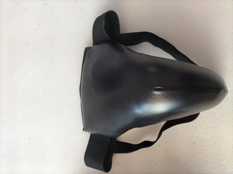 Harcművészeti edzéshez ágyékvédő – PU anyag, függőleges stílus, 0,15 kg, modell crotch protector, felnőtteknek