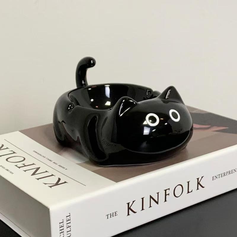 Kerámiából készült hamutál fedővel, dekoratív, karikatúra-stílusú, irodai asztalhoz