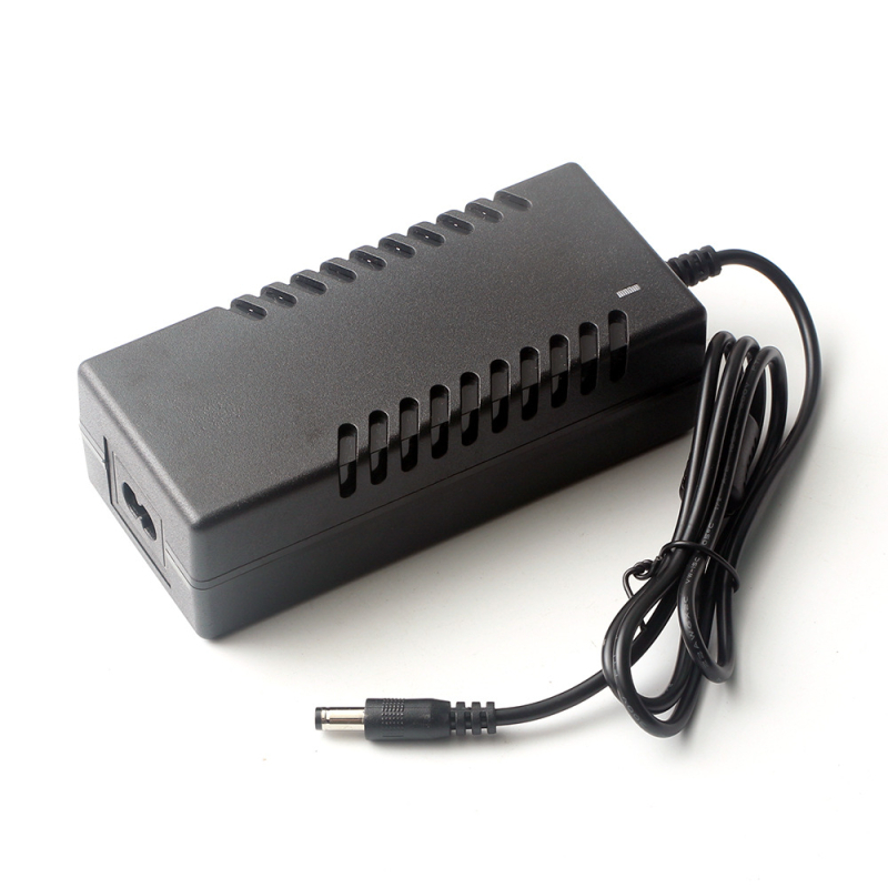 54,6V 2A lítiumakkumulátor töltő, 13-sorozatú polimer intelligens töltő; bemenet AC100-240V; kimenet DC54.6V2A; sorozat 54.6V; transzformátor réz; IC Tongjia 7575