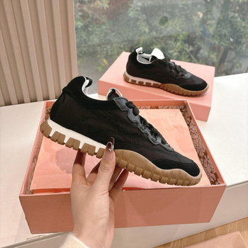 Ženske tenisice s debelim potplatom: okrugli vrh, gornji dio od super vlakna, gumeni potplat, vezanje