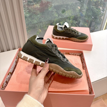 Ženske tenisice s debelim potplatom: okrugli vrh, gornji dio od super vlakna, gumeni potplat, vezanje