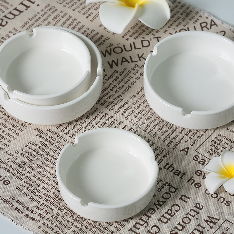 Keramički pepeljar, okrugli, brend Elephant Ceramic, s otisnutim logom, minimalističko-nacionalno-trend dizajn, kutija od 100 kom.