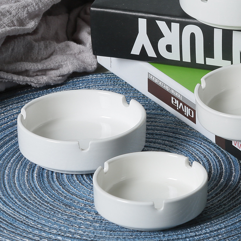 Keramički pepeljar, okrugli, brend Elephant Ceramic, s otisnutim logom, minimalističko-nacionalno-trend dizajn, kutija od 100 kom.