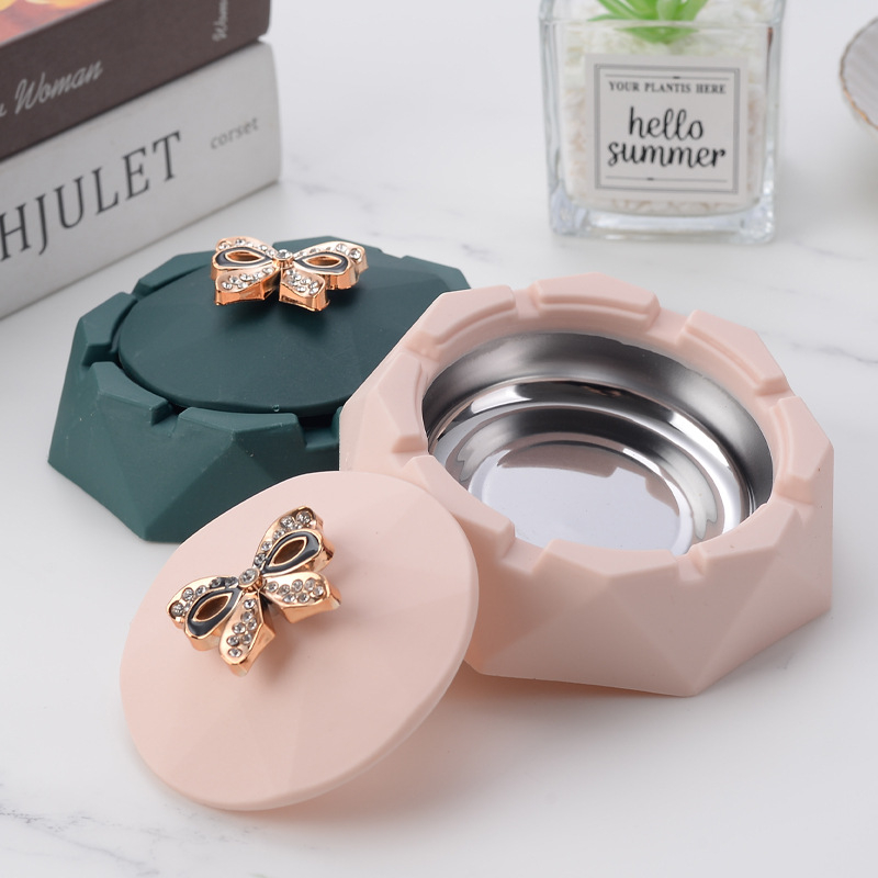 Scrumieră din plastic cu capac, design minimalist, de unică folosință, imprimare logo, posibilitate de personalizare