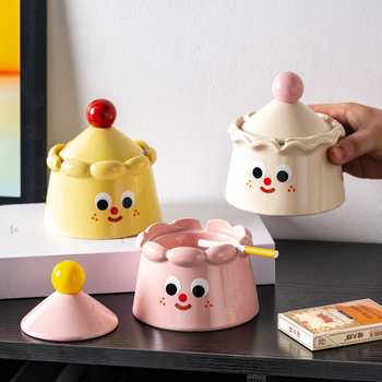 Scrumieră ceramică cu capac - Design creativ de tort, decor pentru masă de cafea, fabricat în Chaozhou