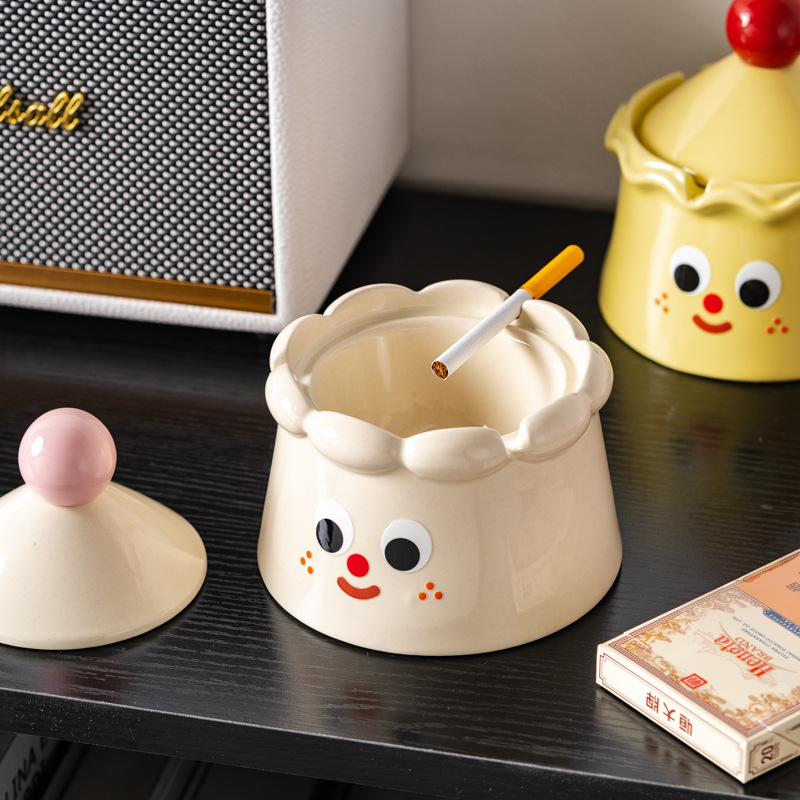 Scrumieră ceramică cu capac - Design creativ de tort, decor pentru masă de cafea, fabricat în Chaozhou