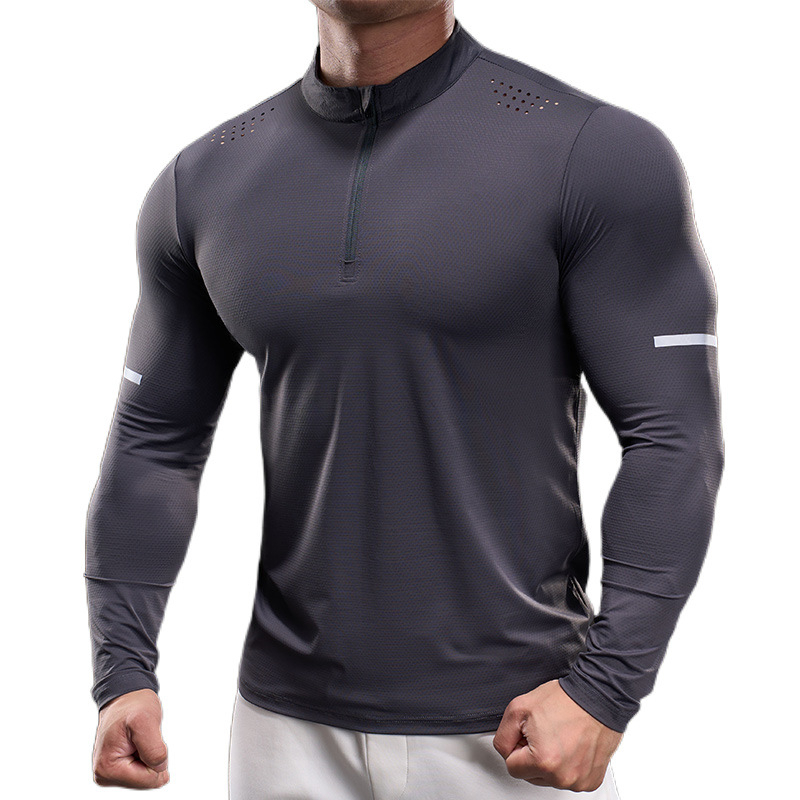 Slim-fit sportska majica od poliester 92% i spandexa 8%, okrugli ovratnik, kratki rukavi, geometrijski uzorak