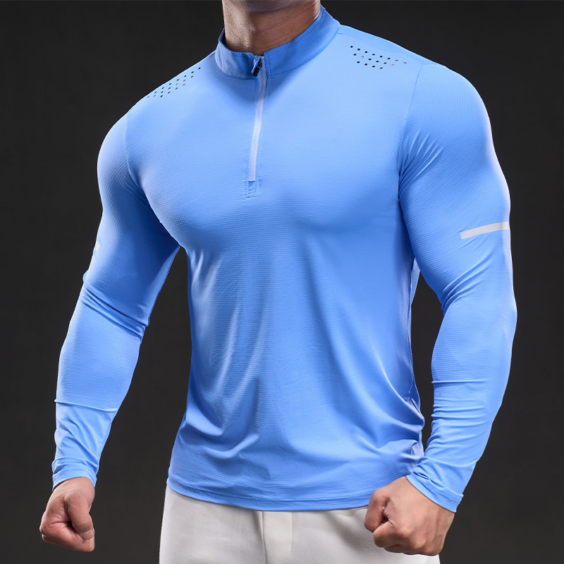 Slim-fit sportska majica od poliester 92% i spandexa 8%, okrugli ovratnik, kratki rukavi, geometrijski uzorak