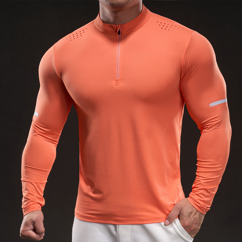 Slim-fit sportska majica od poliester 92% i spandexa 8%, okrugli ovratnik, kratki rukavi, geometrijski uzorak